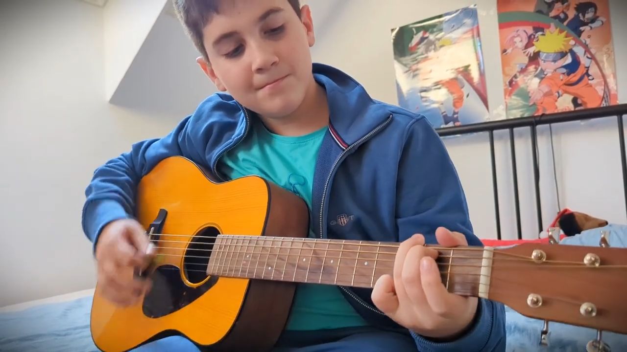 Acoustic Kids Guitar Milan